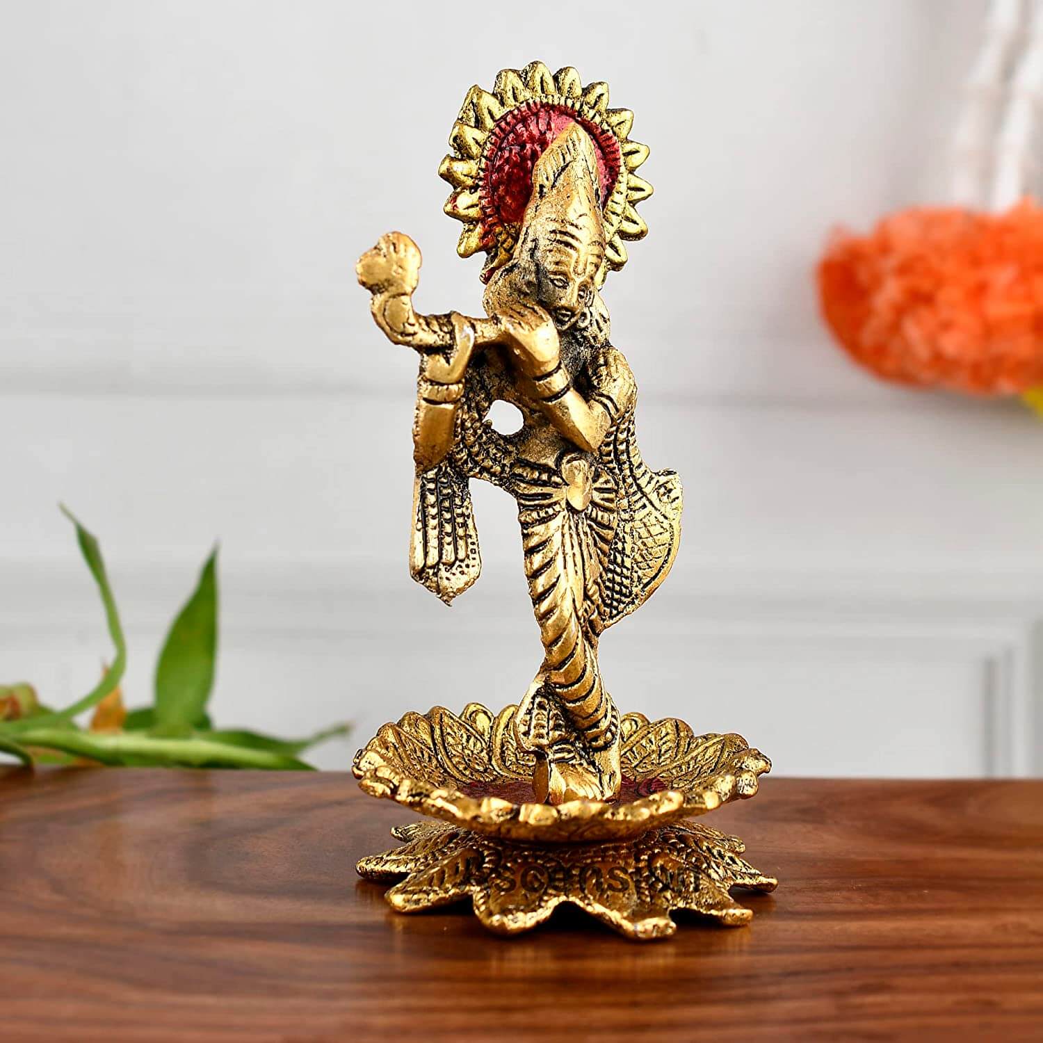 Krishna Murti Krishnan On Lotus Idol Playing Flute Decorative Showpiece For  Home Bedroom Decor God Idol Pooja Statue Lord Table Office Kitchen Living  Room Decoration Item, पीतल से बनी कृष्ण की मूर्ति,