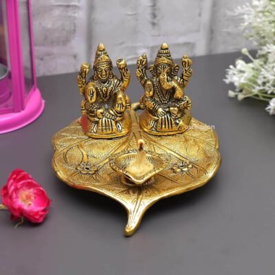 laxmi ganesh murti brass laxmi ganesh diya laxmi ganesh idol for diwali diya statue Laxmi ganesha statue laxmi ganesha idol decorative platter with diya laxmi ganesha idol figurine statue showpiece platter with diya for pooja metal statues