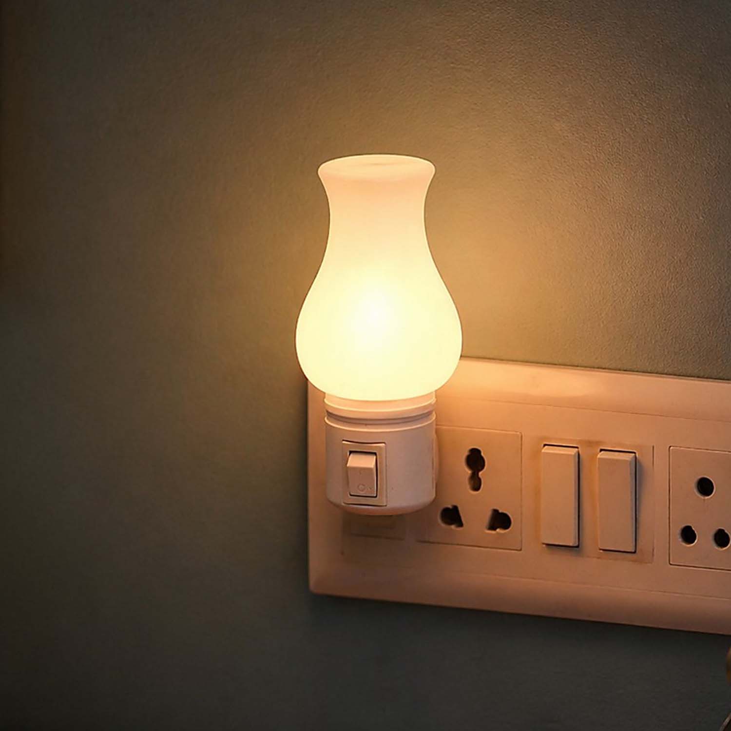 Plastic Lamp Shape Night Light for Baby Nursing Kids Favourite Birthday Party Return Gifts