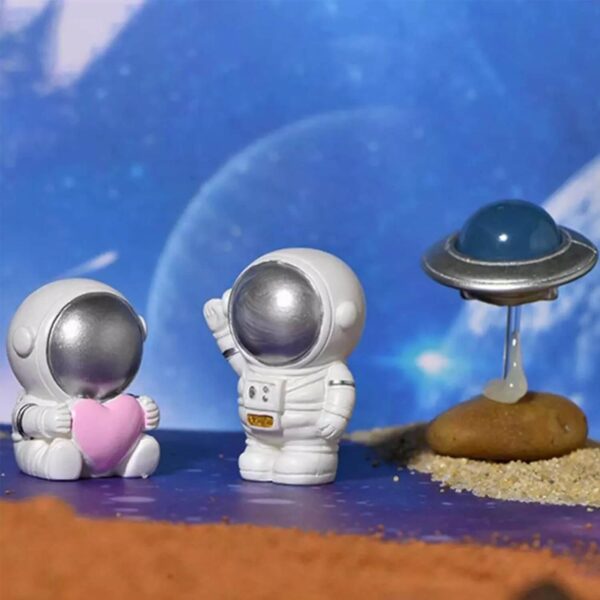 Set of 2 Decorative Astronaut Miniature Statue Figurines Showpiece