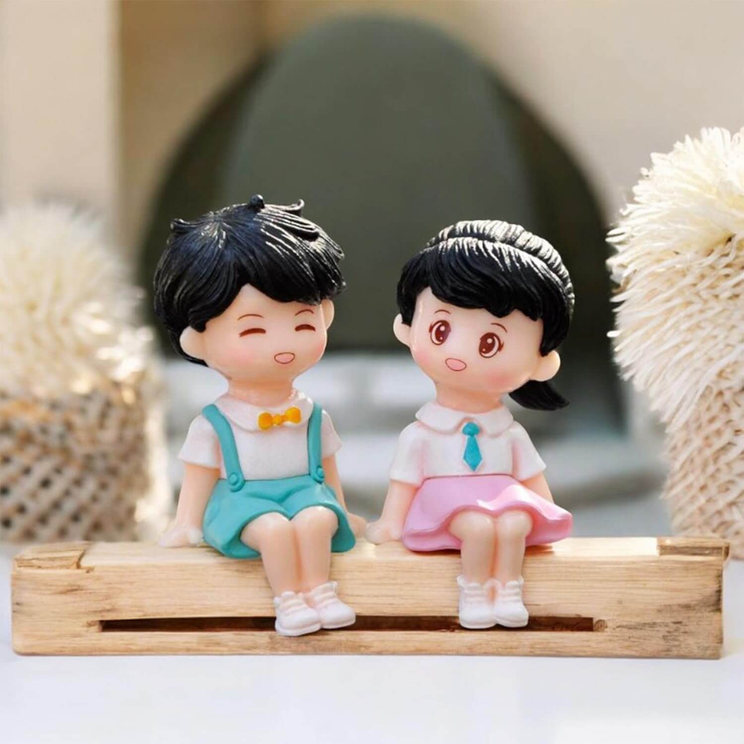 Mini Couples Romantic Gift for Girlfriend Boyfriend Figurines and Valentine Decoration