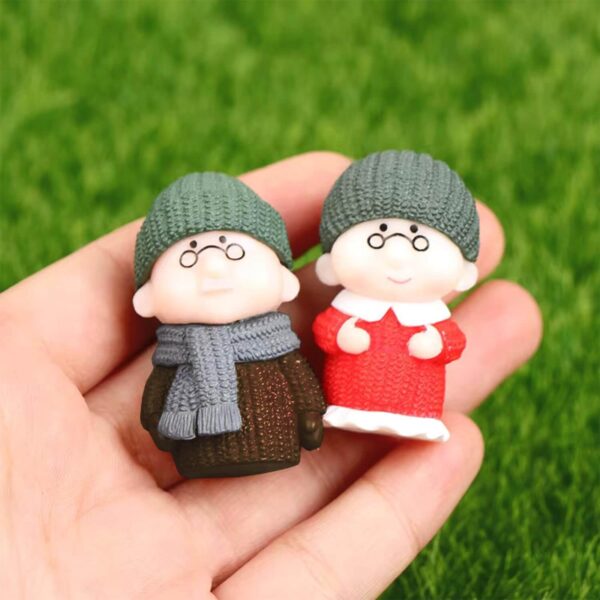 Old Aged Winter Wear Love Couple Set Decorative Showpiece