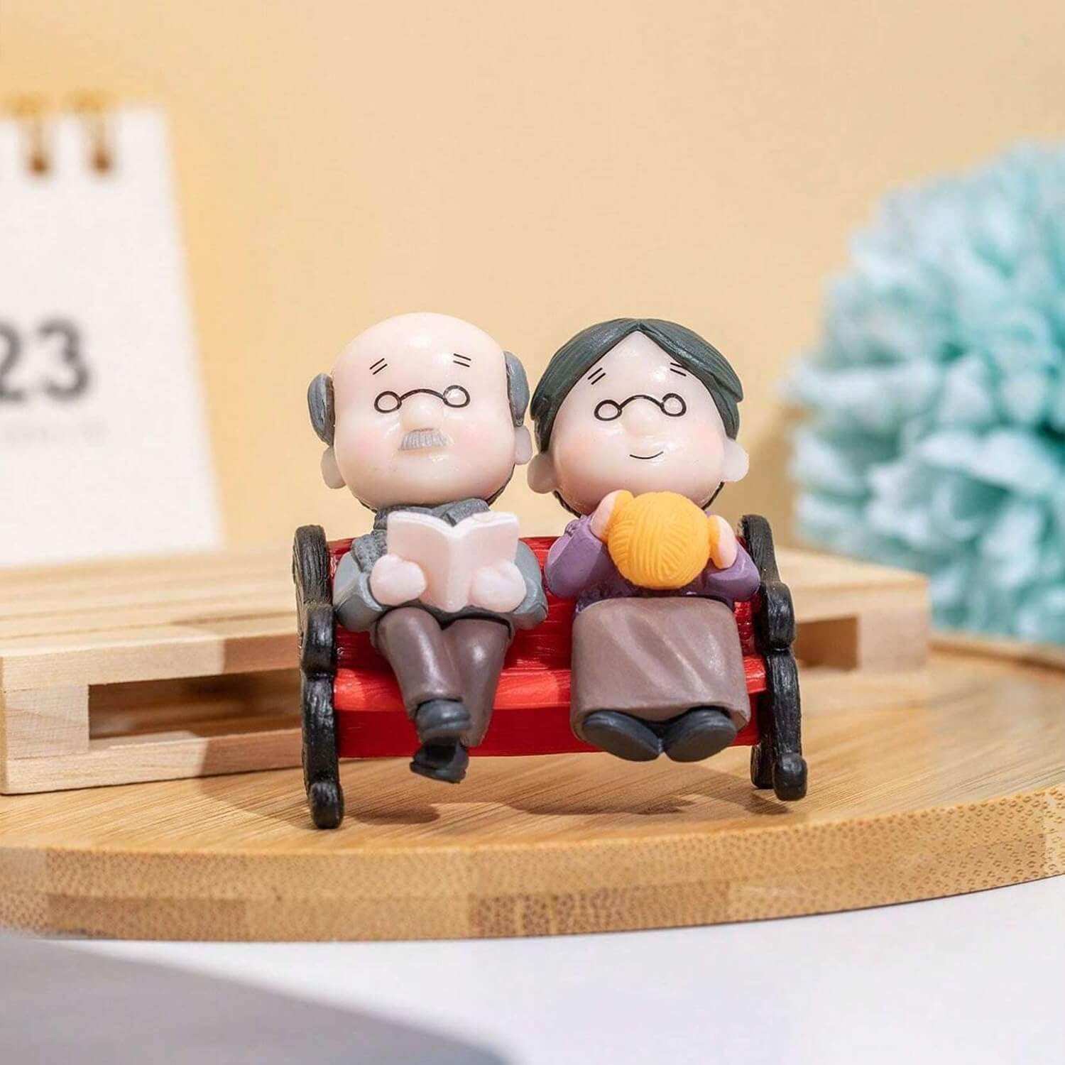 ascension Old Aged Love Couple Sitting on Bench Decorative Showpiece for Home Room Decor Table Decoration Gift for Grand Parents Husband Wife Anniversary Birthday Valentine Gifts