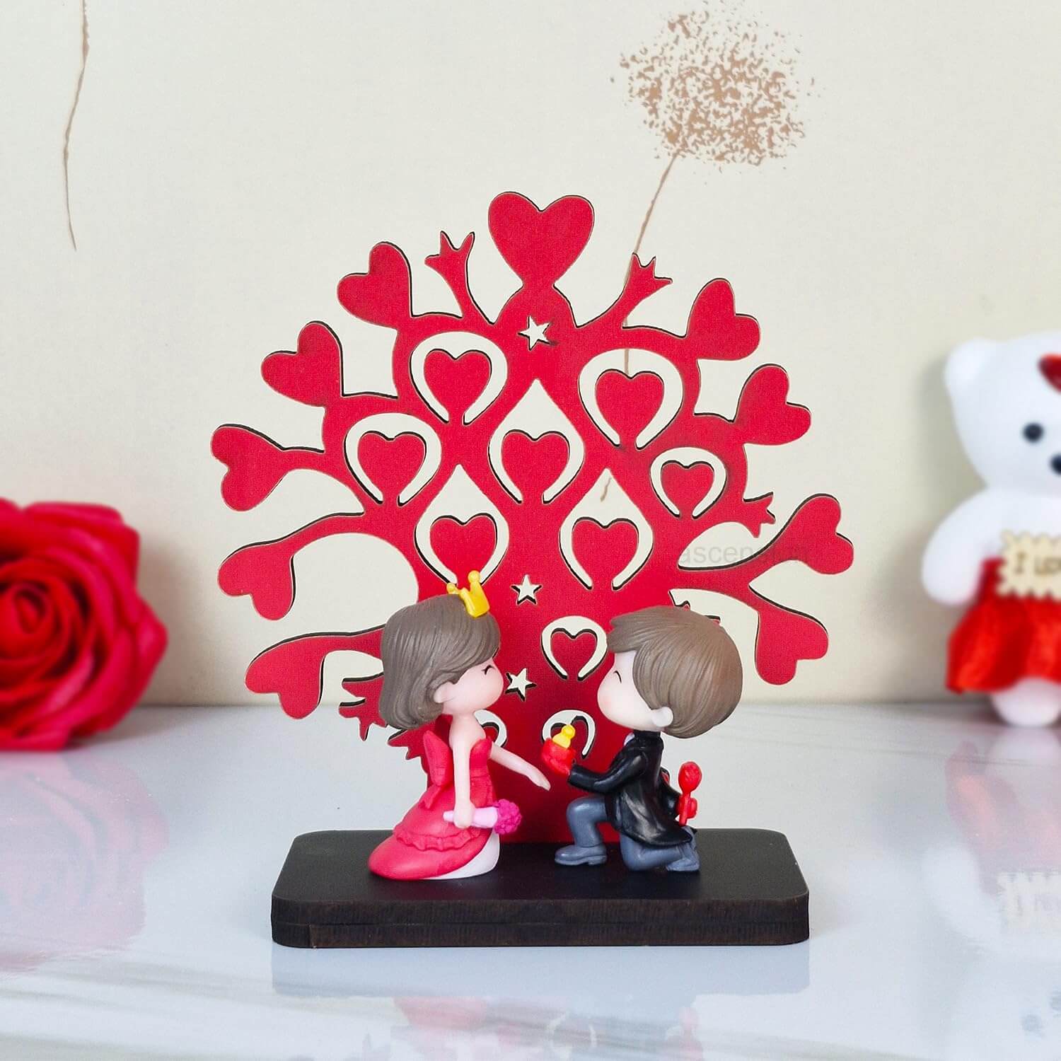 Resin Romantic Love Mini Couple Showpiece for Valentines Day with Tree Stand Valentine's Gift for Girlfriend Boyfriend