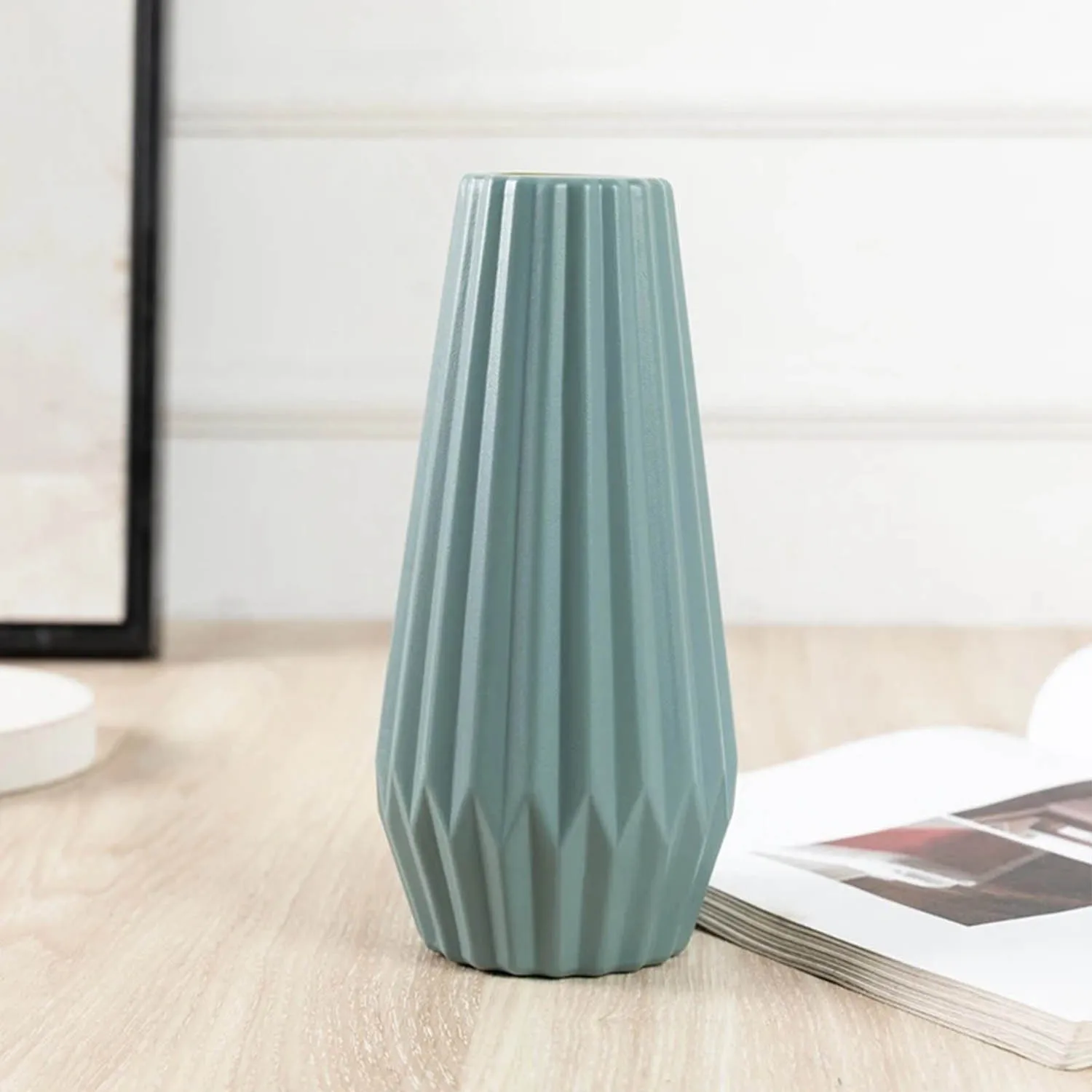 Plastic Flower Pot for Home Office Living Room Decoration