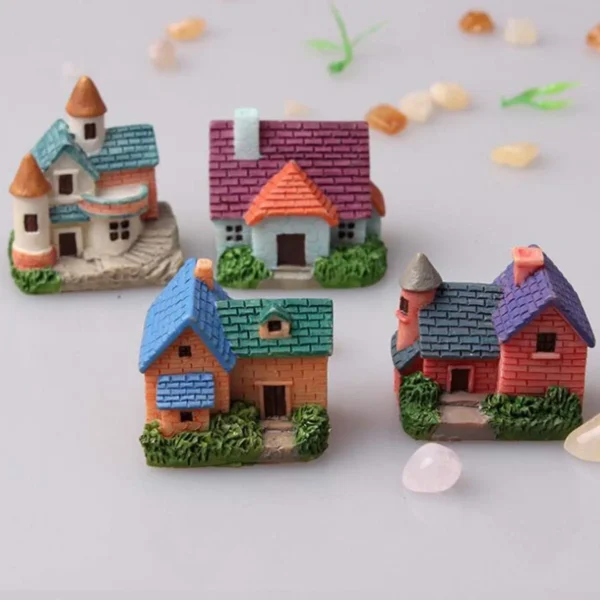 Pack of 4 Miniature Toy Huts