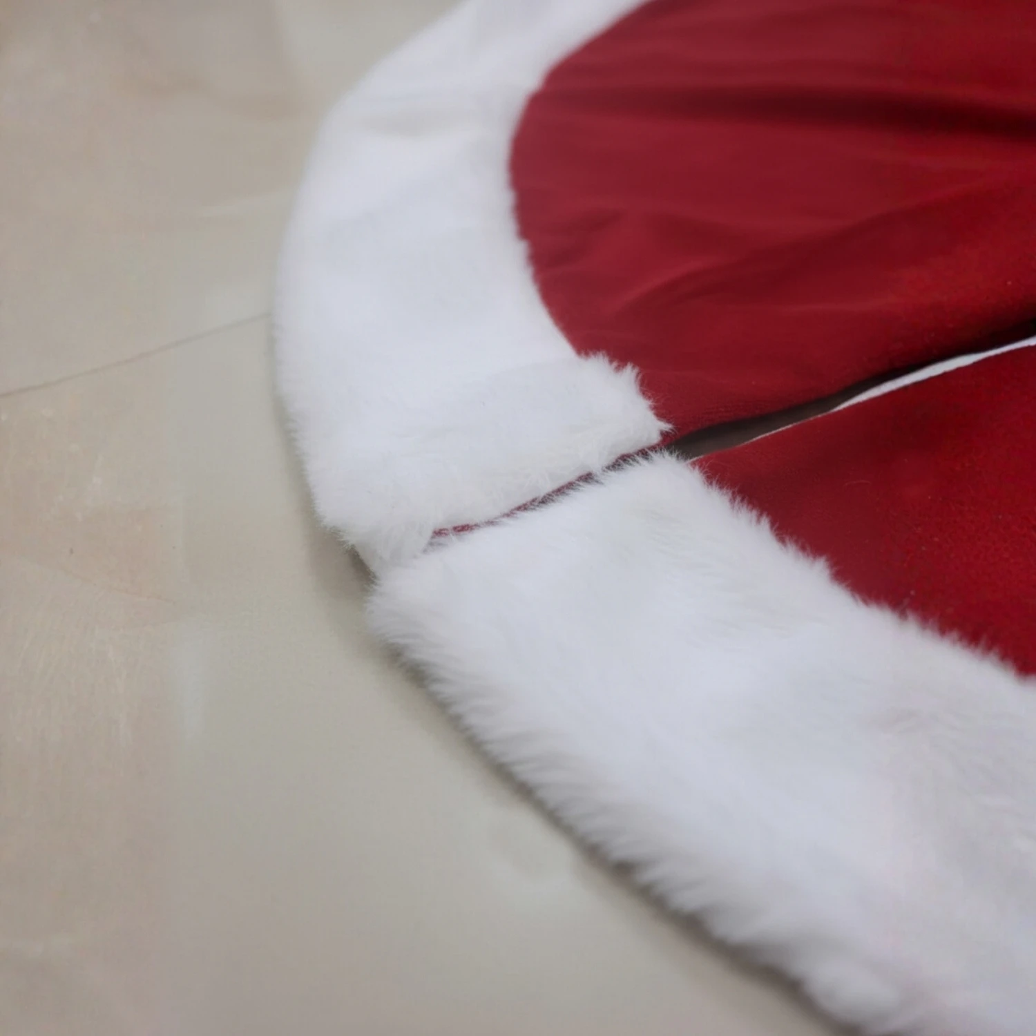 Red Christmas Tree Skirt with White Faux Fur Trim Velvet Double Layered - Image 4