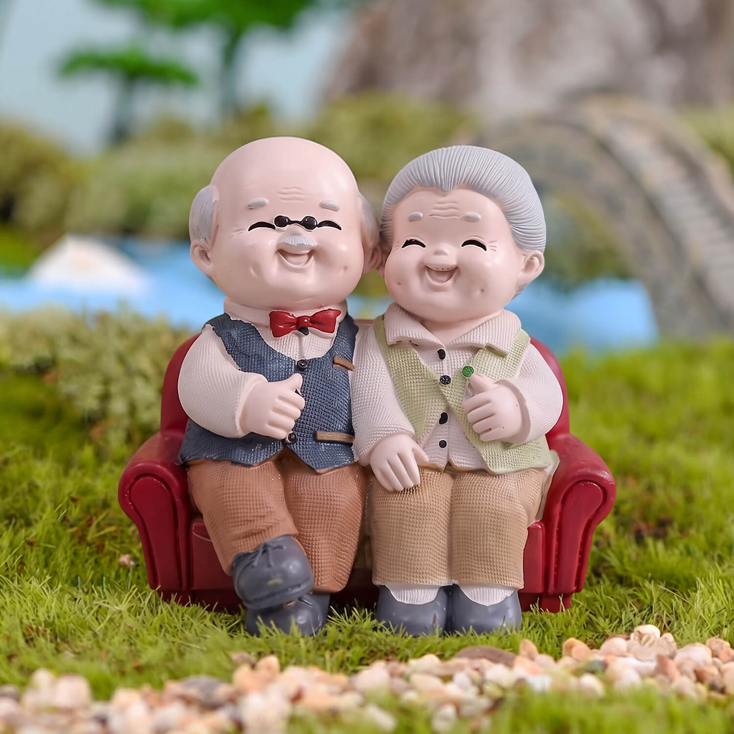 ascension Cute Romantic Old Couple Figurine Resin Grandparents Statue with Love Showpiece Romantic Decorative Item for Anniversary Retirement Birthday Gift Valentines Day Home & Office Decor - Image 4